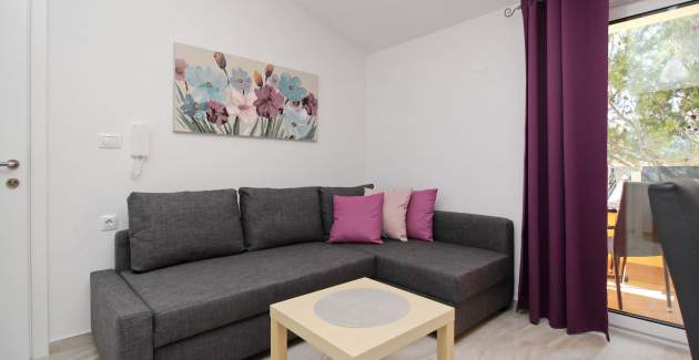 Šarmantan Apartman Sunshine br.6 - sa Balkonom, 300 m od Plaže
