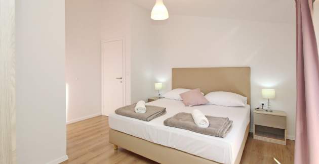 Šarmantan Apartman Sunshine br.6 - sa Balkonom, 300 m od Plaže