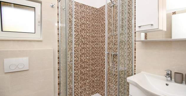 Šarmantan Apartman Sunshine br.6 - sa Balkonom, 300 m od Plaže