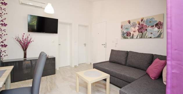 Šarmantan Apartman Sunshine br.6 - sa Balkonom, 300 m od Plaže