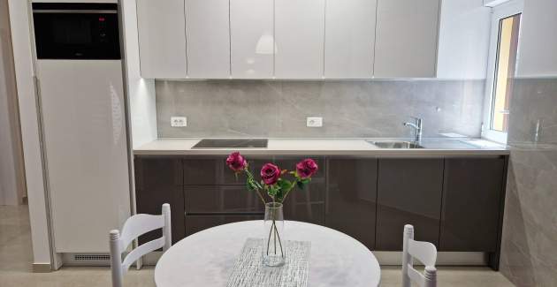 Šarmantan Apartman Sunshine DR - sa Balkonom, 300 m od Plaže