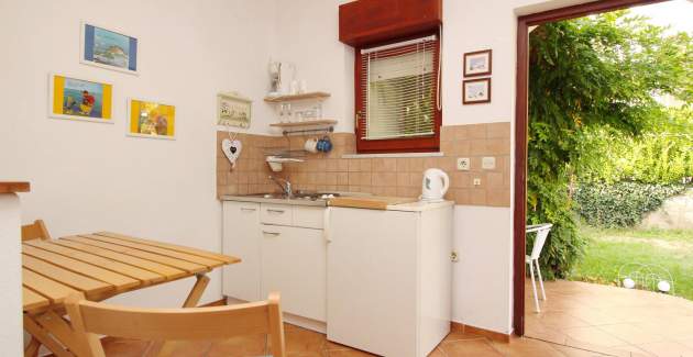 Studio Valić – blizu centra, 250 m od plaže