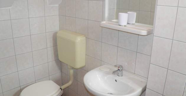 Studio Valić – blizu centra, 250 m od plaže