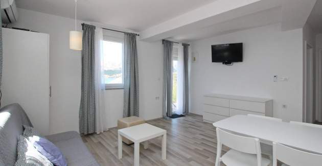 Apartman Lavanda br. 2 – uz more, s pogledom na more