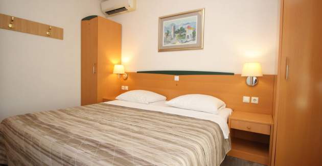 Apartmanski kompleks Villas Corinthia 1 - Vrhunska lokacija, 100m od plaže, okružen zelenilom