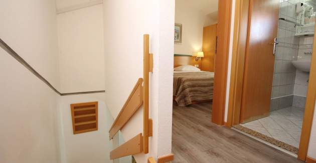 Apartmanski kompleks Villas Corinthia 1 - Vrhunska lokacija, 100m od plaže, okružen zelenilom