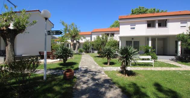 Apartmanski kompleks Villas Corinthia 2 - Vrhunska lokacija, 100m od plaže, okružen zelenilom