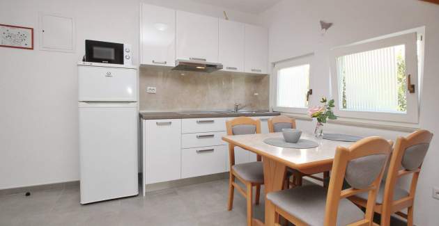 Apartmanski kompleks Villas Corinthia 2 - Vrhunska lokacija, 100m od plaže, okružen zelenilom