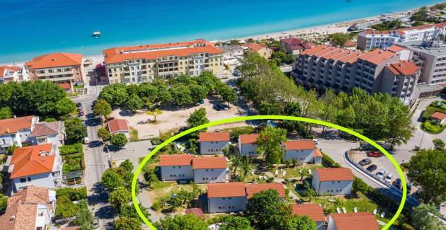 Apartmanski kompleks Villas Corinthia 2 - Vrhunska lokacija, 100m od plaže, okružen zelenilom