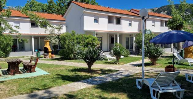 Apartmanski kompleks Villas Corinthia 3 - Vrhunska lokacija, 100m od plaže, okružen zelenilom