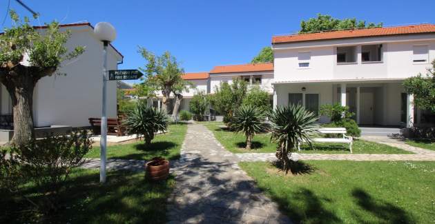 Apartmanski kompleks Villas Corinthia 9 - Vrhunska lokacija, 100m od plaže, okružen zelenilom