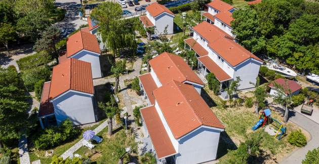 Apartmanski kompleks Villas Corinthia 9 - Vrhunska lokacija, 100m od plaže, okružen zelenilom