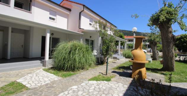 Apartmanski kompleks Villas Corinthia 10 - Vrhunska lokacija, 100m od plaže, okruženo zelenilom