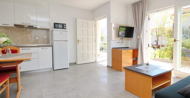 Apartmanski kompleks Villas Corinthia 10 - Vrhunska lokacija, 100m od plaže, okruženo zelenilom