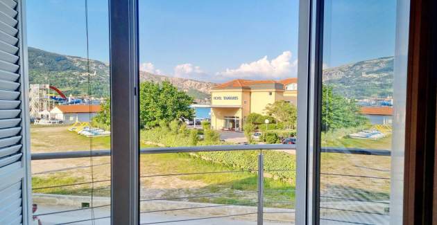 Apartment Vlahinja - with Balcony, 100m from the Beach