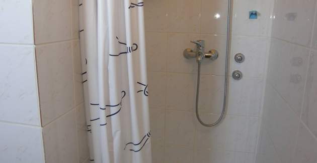 Studio Vranic - s balkonom, 450m od plaže