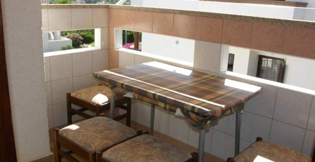 Studio Vranic - s balkonom, 450m od plaže