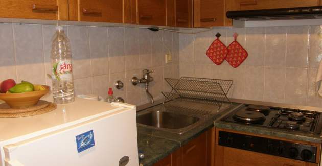 Studio Vranic - s balkonom, 450m od plaže