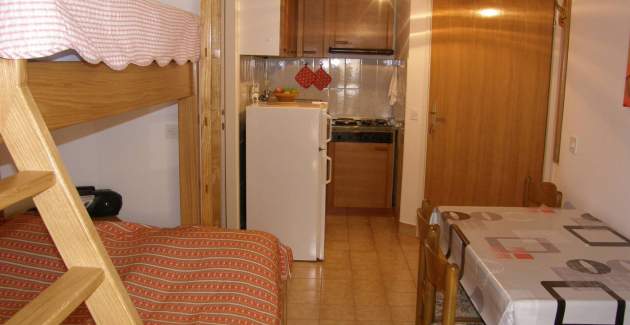 Studio Vranic - s balkonom, 450m od plaže