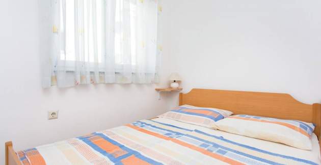 Apartment Mrakovcic No.2 - with Terrace, 350 m from the Beach