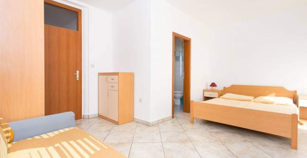 Apartment Mrakovcic No.2 - with Terrace, 350 m from the Beach