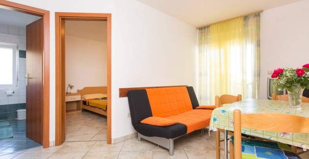 Apartment Mrakovcic No.4 - with Balcony, 350 m from the Beach