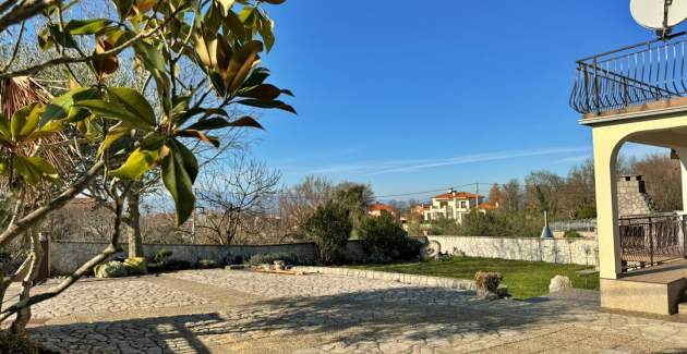 Apartments Pavle 3 - Attic, Sea View