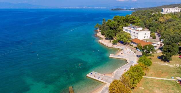 Apartments Pavle 3 - Attic, Sea View