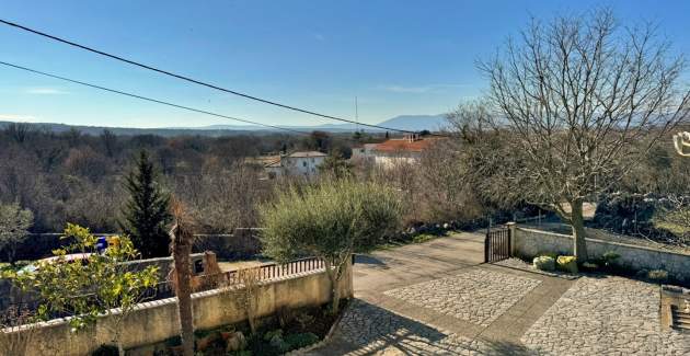 Apartments Pavle 3 - Attic, Sea View