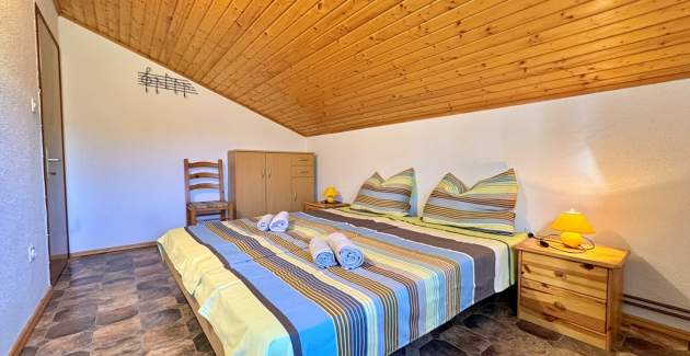 Apartments Pavle 3 - Attic, Sea View