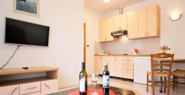 Apartment Lucijana No.3 - with Balcony, 150 m from the Beach