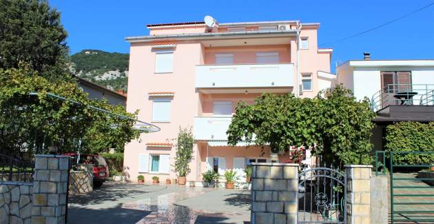 Apartment Lucijana No.6 - with Balcony, 150 m from the Beach