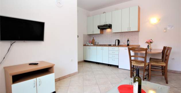 Apartment Lucijana No.6 - with Balcony, 150 m from the Beach