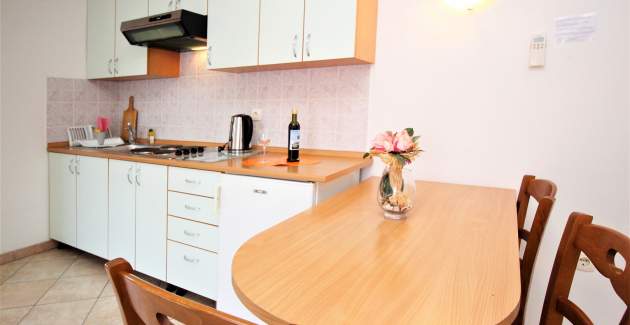 Apartment Lucijana No.6 - with Balcony, 150 m from the Beach