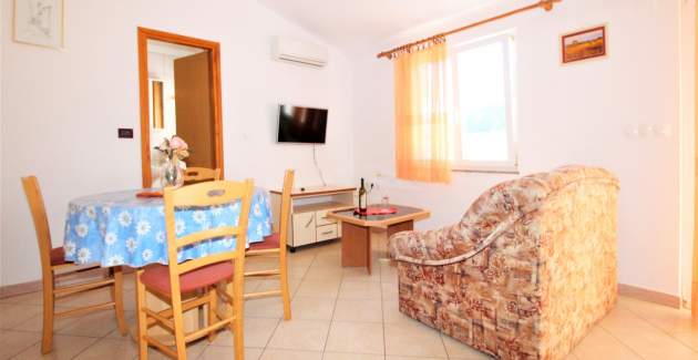 Apartment Lucijana No.7 - with Balcony, 150 m from the Beach