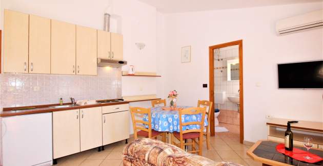 Apartment Lucijana No.7 - with Balcony, 150 m from the Beach