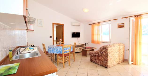 Apartment Lucijana No.7 - with Balcony, 150 m from the Beach
