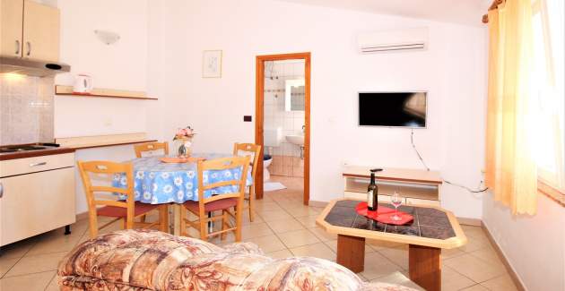 Apartment Lucijana No.7 - with Balcony, 150 m from the Beach