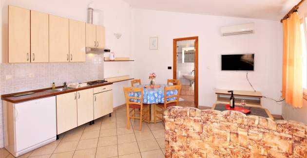 Apartment Lucijana No.7 - with Balcony, 150 m from the Beach