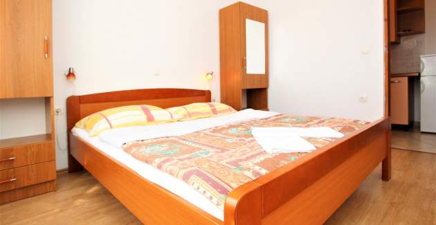 Apartment Lucijana Nr. 8 – mit Balkon, 150 m vom Strand entfernt