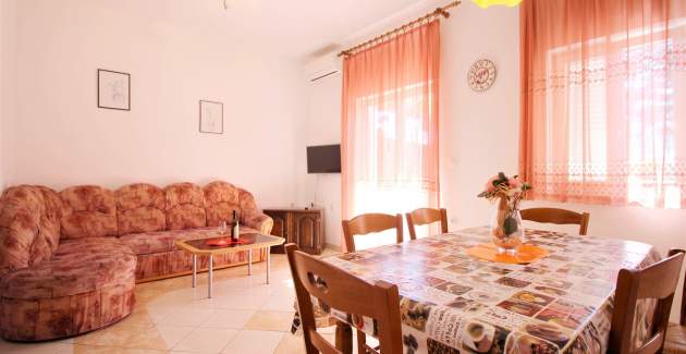 Apartment Lucijana Nr. 9 – mit Balkon, 150 m vom Strand entfernt