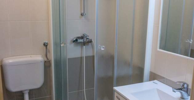 Ferienwohnung Petrica Nr. 3 – mit Balkon – im ruhigen Dorf Jurandvor bei Baška gelegen.