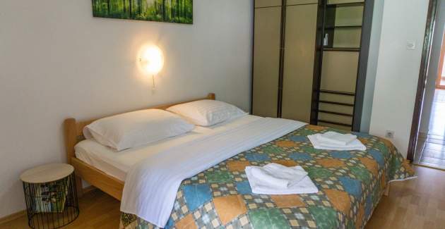 Ferienwohnung Petrica Nr. 3 – mit Balkon – im ruhigen Dorf Jurandvor bei Baška gelegen.