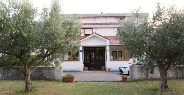 Ferienwohnung Petrica Nr. 3 – mit Balkon – im ruhigen Dorf Jurandvor bei Baška gelegen.