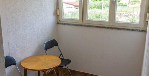 Ferienwohnung Petrica Nr. 3 – mit Balkon – im ruhigen Dorf Jurandvor bei Baška gelegen.