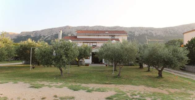 Ferienwohnung Petrica Nr. 3 – mit Balkon – im ruhigen Dorf Jurandvor bei Baška gelegen.
