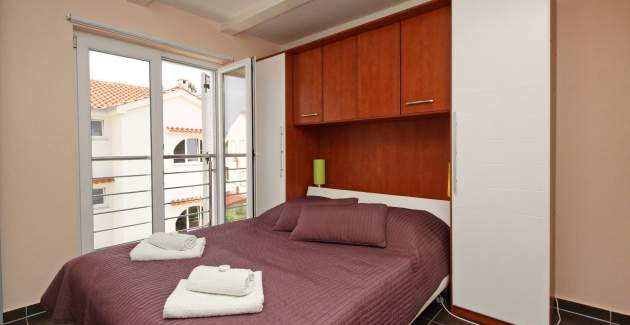 Apartment Osmanovic A4- with Balcony and Parking