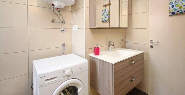 Apartment Osmanovic A4- with Balcony and Parking