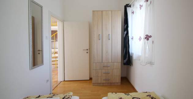 Apartment Pintar Beach - with Sea View, near the Beach