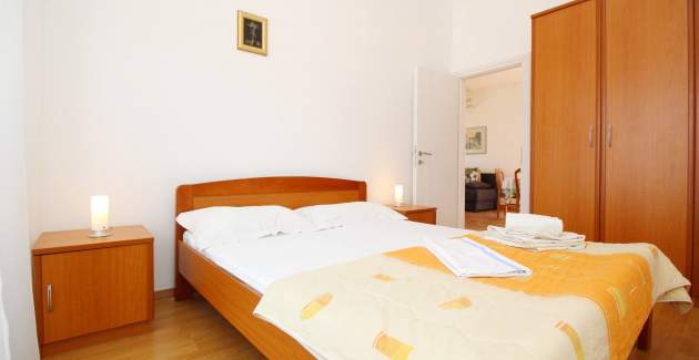 Apartment Pintar Beach - with Sea View, near the Beach